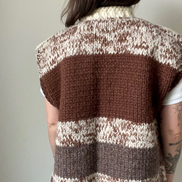 Vintage Handmade Cowichan Style Two-Toned Wool Vest - Picture 5 of 7